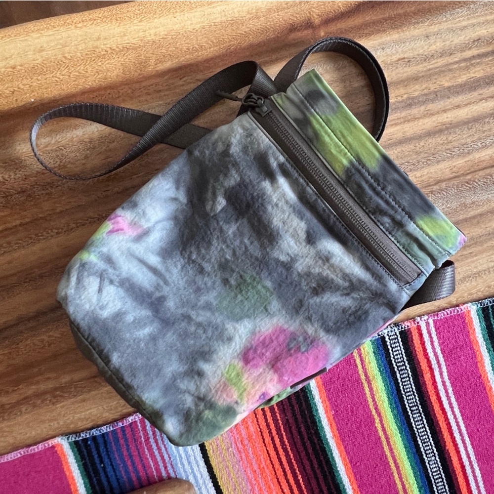 Lululemon Athletica Multicolor Tie-Dye Water Bottle Bag